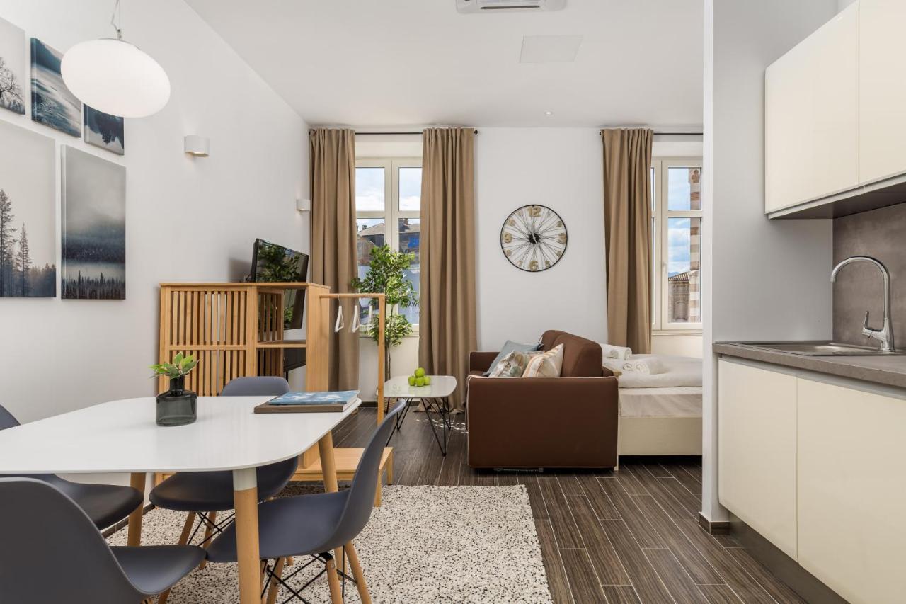 Apartments Harbour View Rijeka Exterior photo